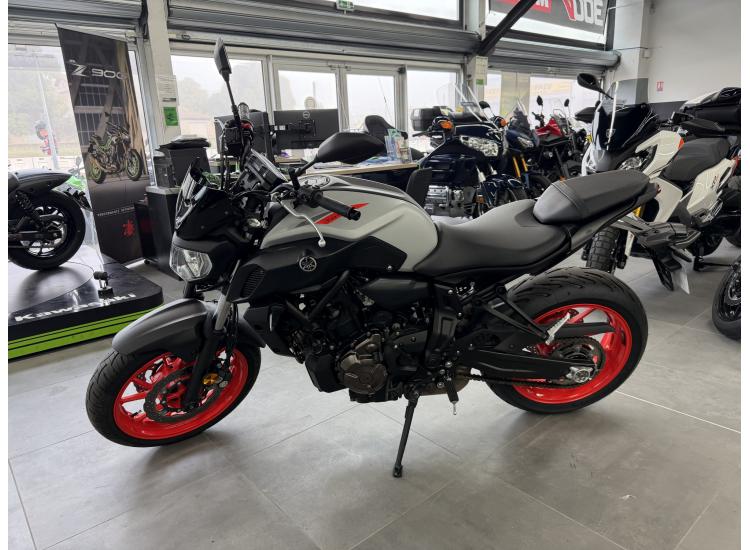 YAMAHA MT-07 (47.5CV)